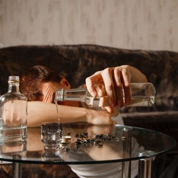 Zatrucie alkoholowe – objawy, leczenie.